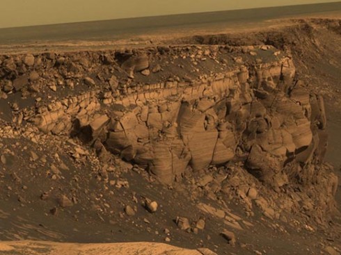 Mars Rover captures picture of crater wall