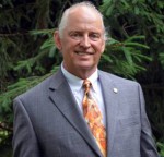 Bernie August should become a Democrat and primary Tom Carper